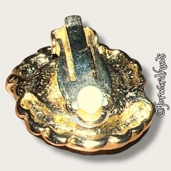 Vintage Gold-Tone Earrings with Faux Pearl Center – Classic Elegance - Picture 5 of 9